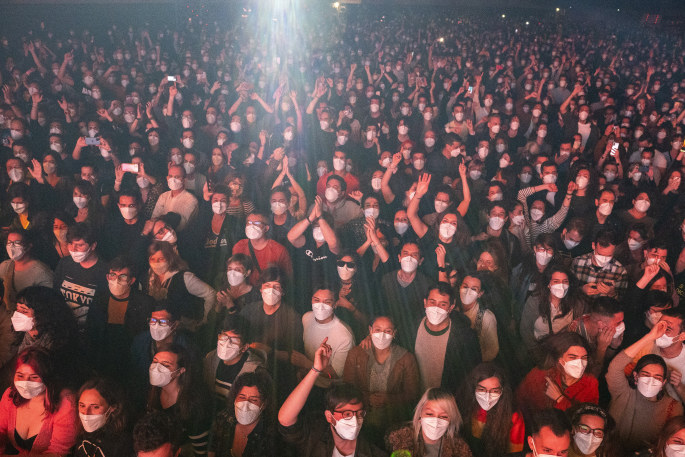 COVID-19 eksperimentas Barselonoje: 5 tūkst. žmonių dalyvavo koncerte / „Scanpix“ nuotr.