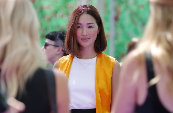 Mados tinklaraštininkė Nicole Warne „Christian Dior“ kolekcijos pristatyme