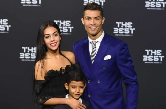 Cristiano Ronaldo su sūnumi ir drauge Georgina Rodriguez