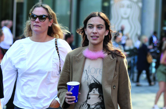 Alexa Chung/Vida Press nuotr.