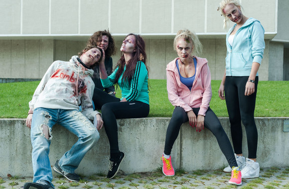 Grimas, pavertęs zombiais