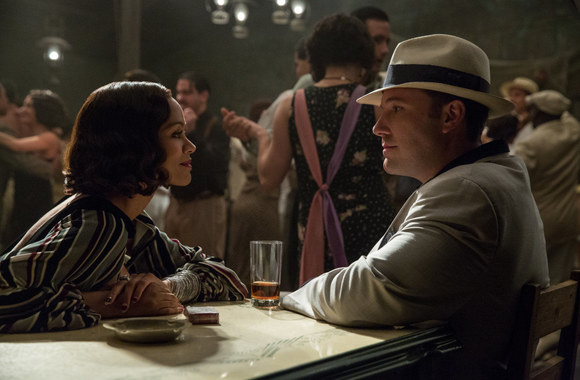 Zoe Saldana ir Benas Affleckas trileryje „Nakties įstatymai“