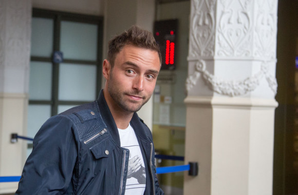 Penktadienio rytą Vilniaus oro uoste nusileido švedų žvaigždės Manso Zelmerlowo lėktuvas. 