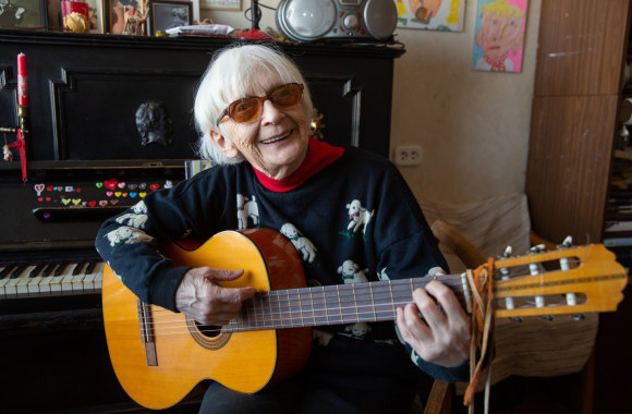 Smuikininkė Jūratė Viktorija Rita Dineikaitė, 1966-aisiais įkūrusi merginų roko grupę „Bitės“ / Gretos Skaraitienės nuotr.