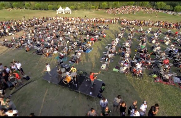 learn-to-fly-foo-fighters-rockin1000-official-video
