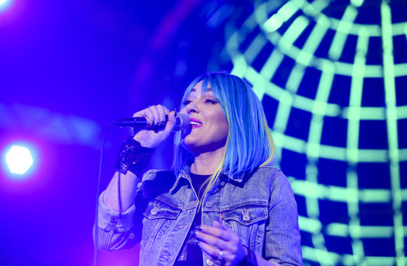 Klaipėdos vasaros estradoje šeštadienio vakarą šėlo Džordanos Butkutės gerbėjai