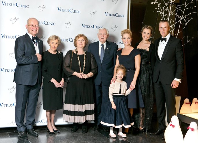Vitkų šeima su V. ir A. Adamkais „VitkusClinic“ klinikos dešimtmečio minėjime