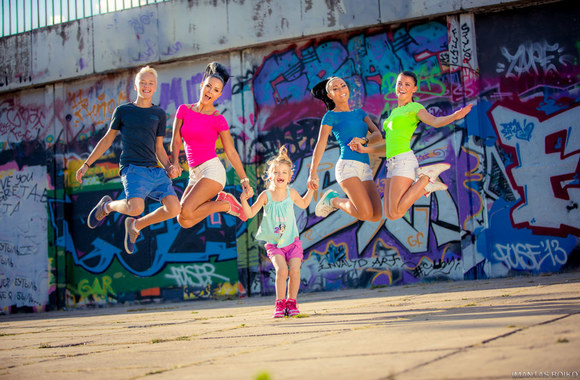 „Projekto Kitokios“ merginos, Brainas ir Mantė