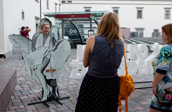 Normalios bobos ėjo žiūrėti filmo „Džiaze tik merginos“