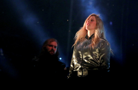 Ellie Goulding koncerto akimirka