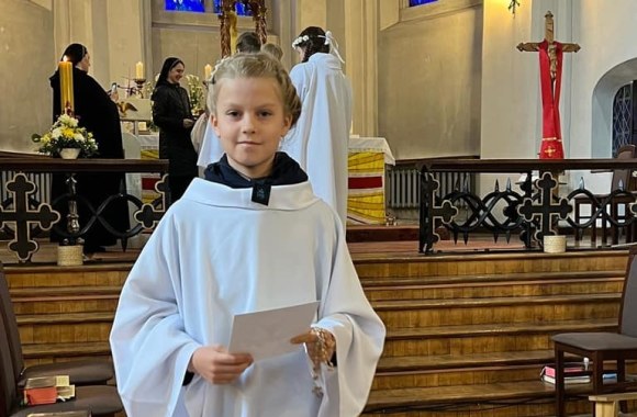 Nijolės Pareigytės-Rukaitienės dukra Patricija priėmė Pirmąją Komuniją / Asmeninio albumo nuotr.
