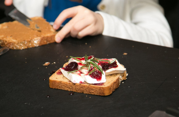 Garsūs žmonės gamino sumuštinius