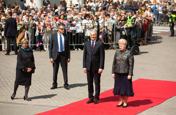 Lietuvos Respublikos Prezidento rūmų perdavimo ceremonija Daukanto aikštėje/Gretos Skaraitienės/„ŽMONĖS foto“ nuotr.