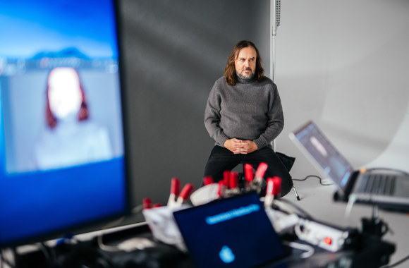 Oskaro Koršunovo fotosesija 20-metį švenčiančio žurnalo „Žmonės“ viršeliui / Mariaus Linausko nuotr.