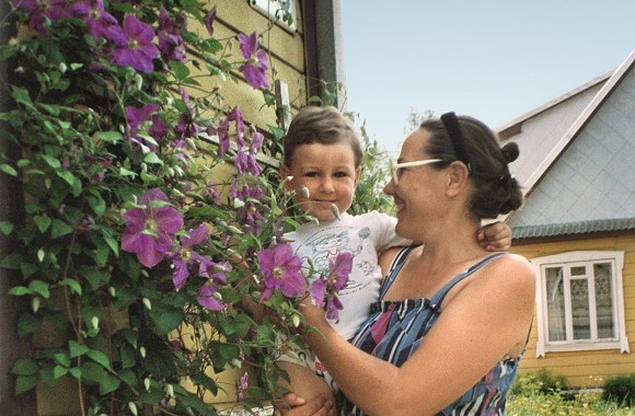 Jonas Valančiūnas su mama Danute / Asmeninio albumo nuotr.