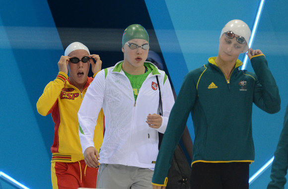 Rūta Meilutytė (viduryje)