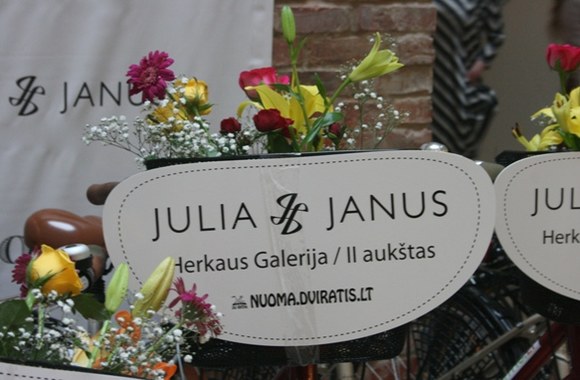 Julija Janus šį pavasarį savo drabužių parduotuvę atidarė Klaipėdoje. 