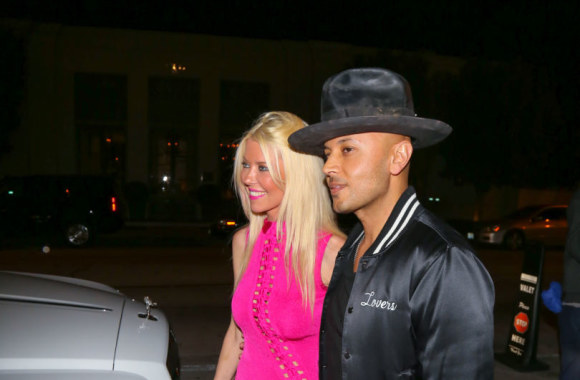 Tara Reid atvyko į vieną garsiausių Los Andželo restoranų