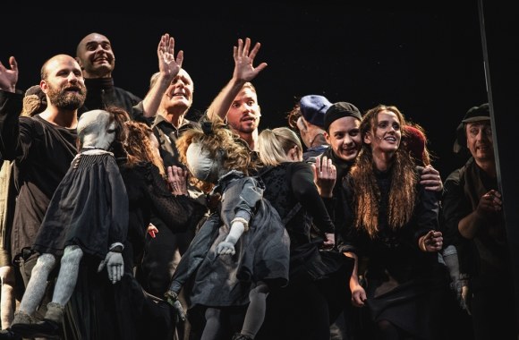 Oskaro Koršunovo spektaklis „Mūsų klasė“ / Kemel photography
