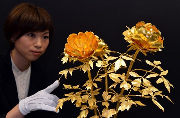 4.2 kg auksinės rožės (kaina – apie 4.5 mln. litų)