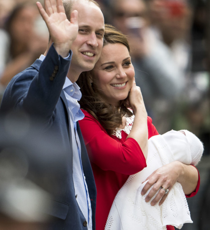 Princas Williamas su žmona Catherine ir sūnumi / „Scanpix“ nuotr.