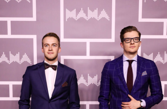 Raudonu M.A.M.A kilimu žengė muzikos pasaulio įžymybės