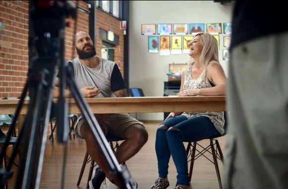 socialinis-eksperimentas-su-kuo-noretum-pavakarieniauti