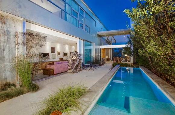 Emilios Clarke namai