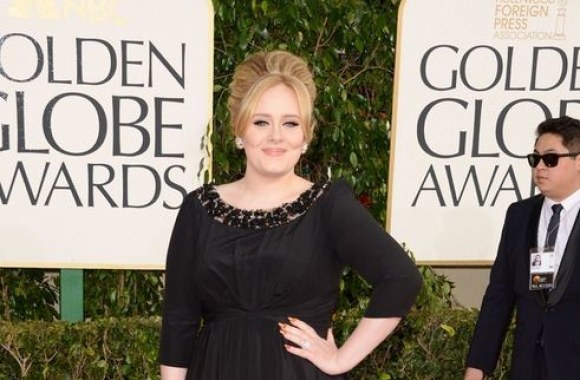 Adele ir „Burberry“ suknelė