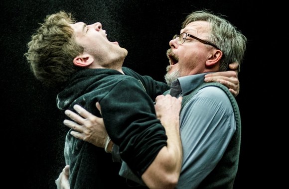 Akimirka iš Oskaro Koršunovo spektaklio „Apvalytieji“