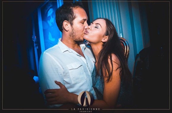 Aaronas Perezas su mergina Urte