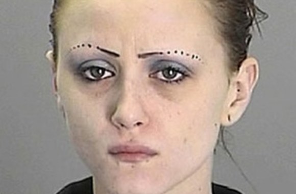 Keisčiausios antakių formos