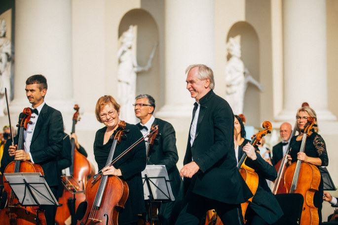 Sostinės Katedros aikštėje buvo pristatytas Lietuvos valstybinio simfoninio orkestro 32-asis koncertų sezonas/ Irmanto Gelūno „ŽMONĖS Foto“ nuotr.