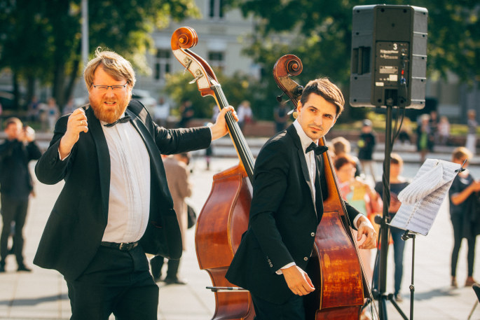 Sostinės Katedros aikštėje buvo pristatytas Lietuvos valstybinio simfoninio orkestro 32-asis koncertų sezonas/ Irmanto Gelūno „ŽMONĖS Foto“ nuotr.
