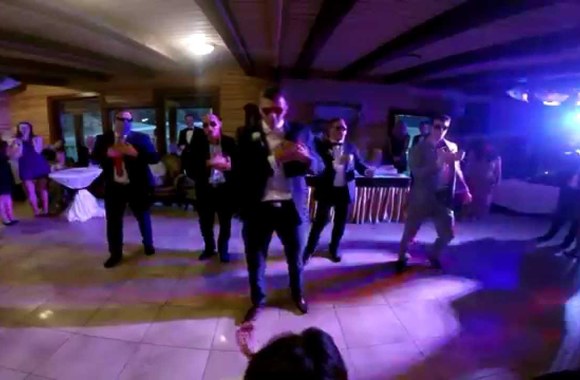 VIDEO kadras: Groom surprise dance