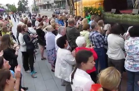 VIDEO kadras: Australijos lietuviai \"Pamesta klumpė\"