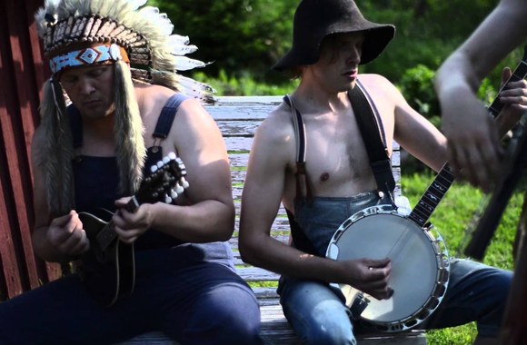 VIDEO kadras: The Trooper by Steve\'n\'Seagulls (LIVE)