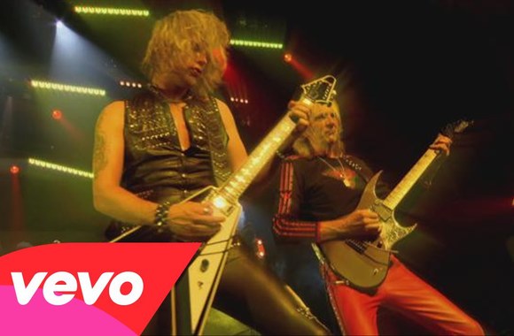 VIDEO kadras: Judas Priest - Breaking the Law