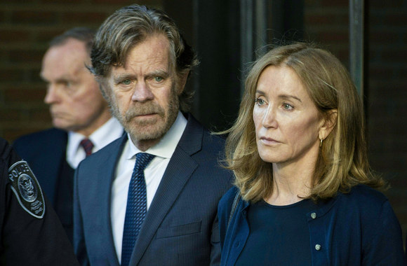 Felicity Huffman atvyko į Šiaurės Kalifornijos kalėjimą/ SCANPIX nuotr.