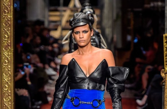 „Moschino“ 2016 m. rudens-žiemos kolekcijos modelis