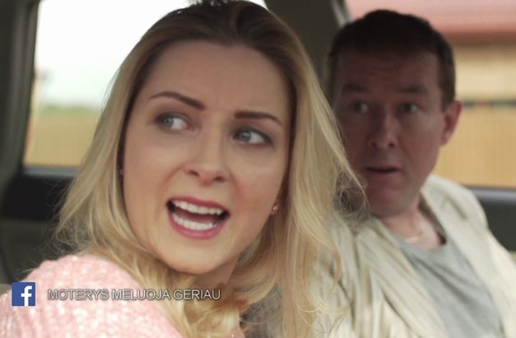 moterys-meluoja-geriau-nevyke-kadrai-2