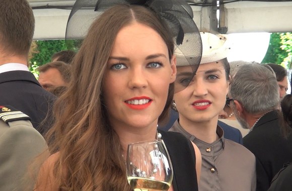 VIDEO kadras: Iškilmingas karalienės Elizabeth II gimtadienio minėjimas Vilniuje