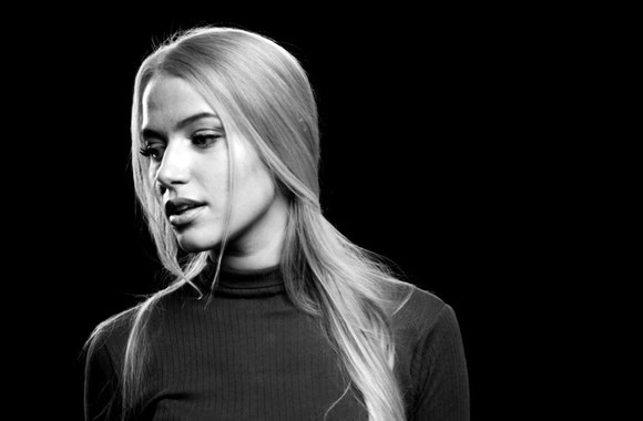 VIDEO kadras: Angelou - Lovetrack ft. Ess Vee