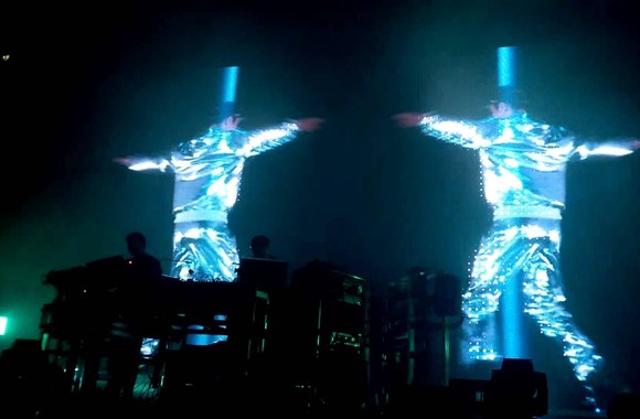 VIDEO kadras: The Chemical Brothers @ Rockhal 2015 - Go
