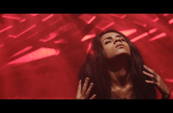 VIDEO kadras: Aminata - Love Injected (Official Music Video) 2015