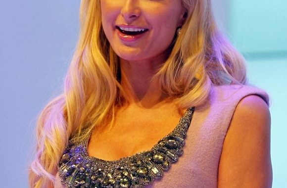 Paris Hilton atidarė prekybos centrą