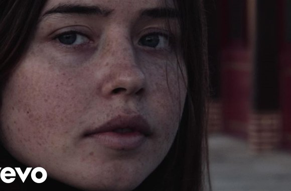 flo-morrissey-if-you-cant-love-this-all-goes-away