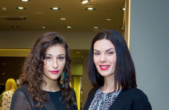 Aistė Andrijauskaitė (kairėje)