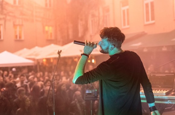 golden-parazyth-animal-traffic-live