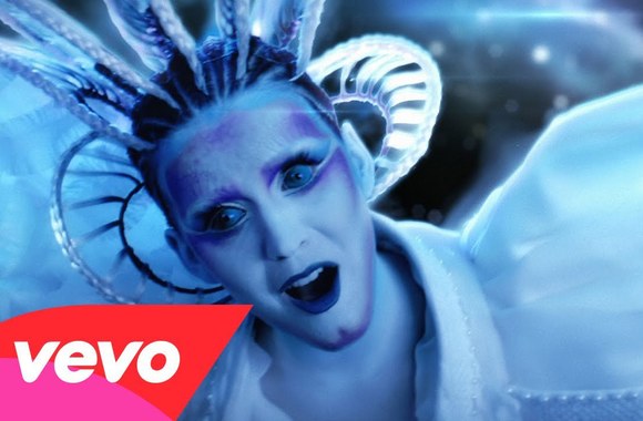 VIDEO kadras: Katy Perry - E.T. ft. Kanye West